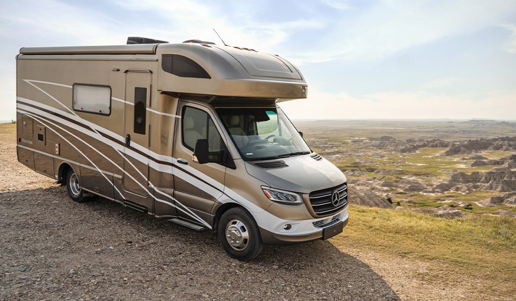 2025 Winnebago Winnebago Navion 24D